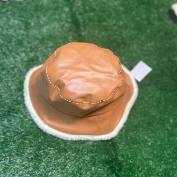 LULLA Women tending bucket hats for any time of the day - Picture 3 of 5